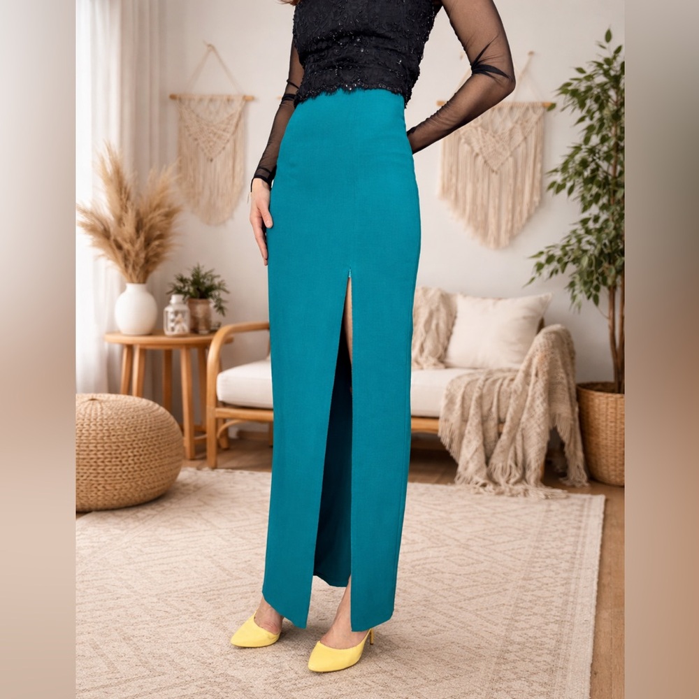 Elegant Black Halo maxi skirt in a rich teal color 💙